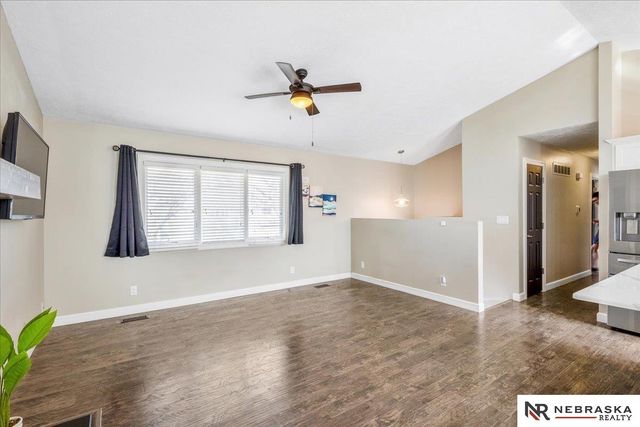 6142 NW 5th Street, Lincoln, NE 68521