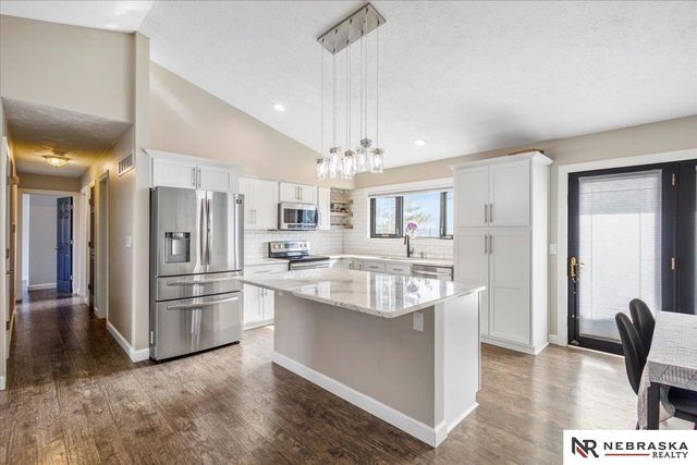 6142 NW 5th Street, Lincoln, NE 68521