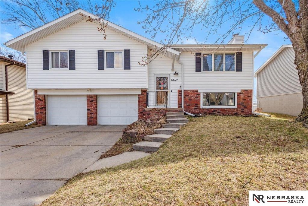6142 NW 5th Street, Lincoln, NE 68521