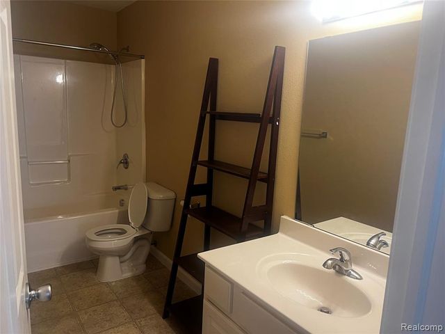 6460 Avalon Drive, Caledonia, MI 49316