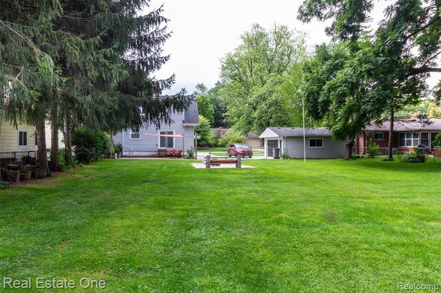 21903 Elmway Street, Clinton Township, MI 48035