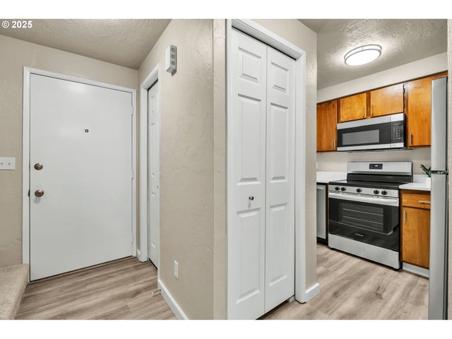 1474 FETTERS Loop, Eugene, OR 97402