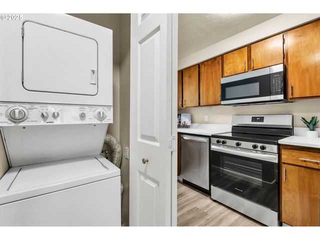 1474 FETTERS Loop, Eugene, OR 97402