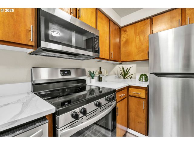 1474 FETTERS Loop, Eugene, OR 97402