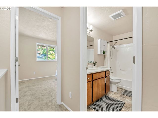 1474 FETTERS Loop, Eugene, OR 97402