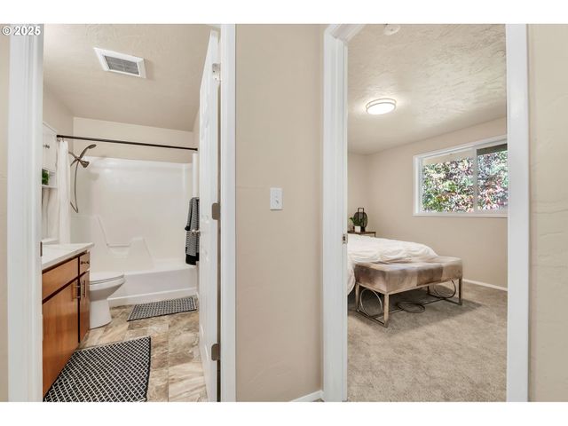 1474 FETTERS Loop, Eugene, OR 97402