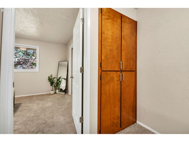 1474 FETTERS Loop, Eugene, OR 97402