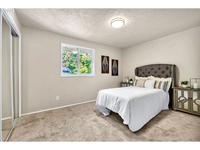 1474 FETTERS Loop, Eugene, OR 97402