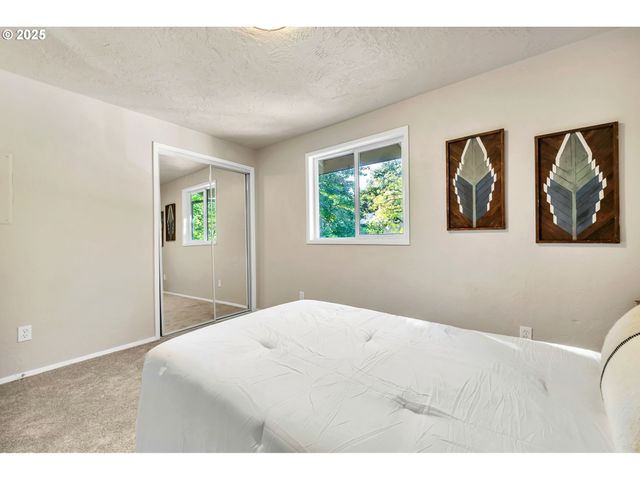 1474 FETTERS Loop, Eugene, OR 97402