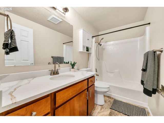 1474 FETTERS Loop, Eugene, OR 97402