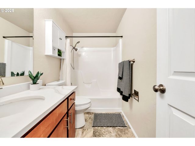 1474 FETTERS Loop, Eugene, OR 97402