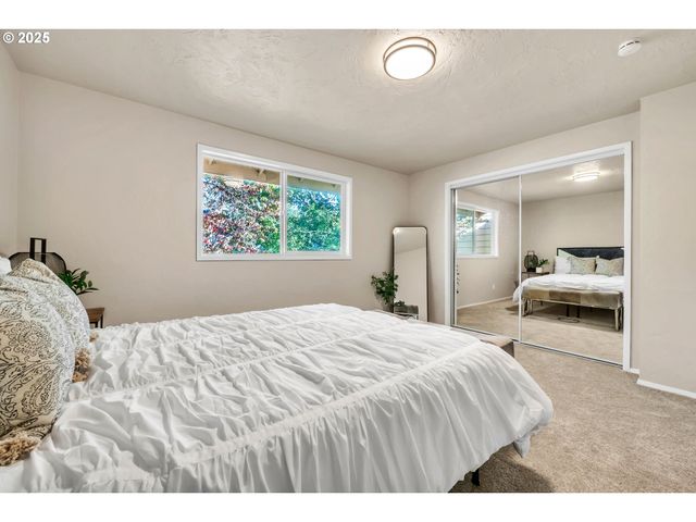 1474 FETTERS Loop, Eugene, OR 97402