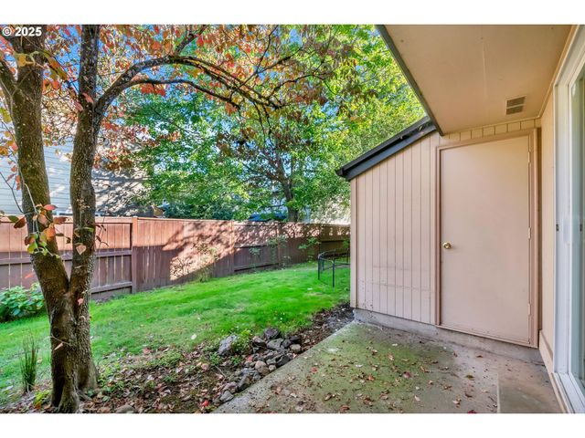 1474 FETTERS Loop, Eugene, OR 97402