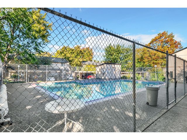 1474 FETTERS Loop, Eugene, OR 97402