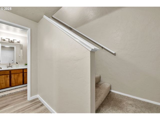 1474 FETTERS Loop, Eugene, OR 97402