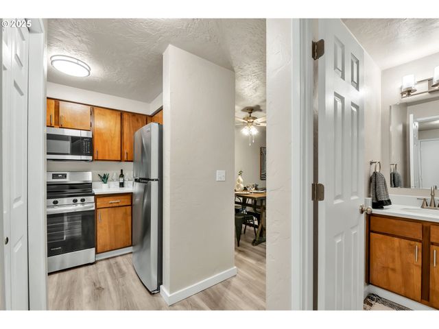 1474 FETTERS Loop, Eugene, OR 97402