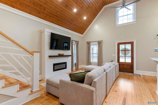 159 Greenleaf Drive, Guntersville, AL 35976