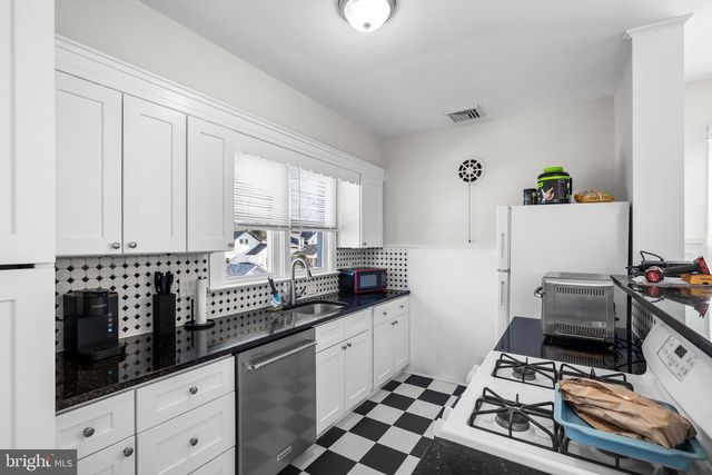 252 RHOADS AVE, Haddonfield, NJ 08033