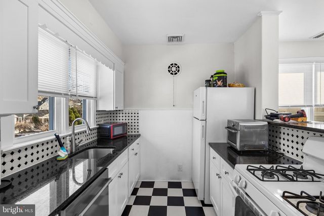 252 RHOADS AVE, Haddonfield, NJ 08033