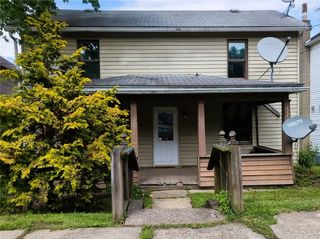 214 and 214 1/2 Whittier St, Vandergrift, PA 15690
