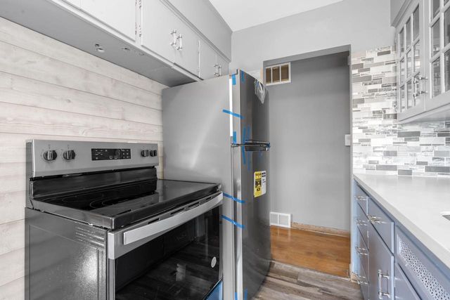 5100 N 66th STREET, Milwaukee, WI 53218