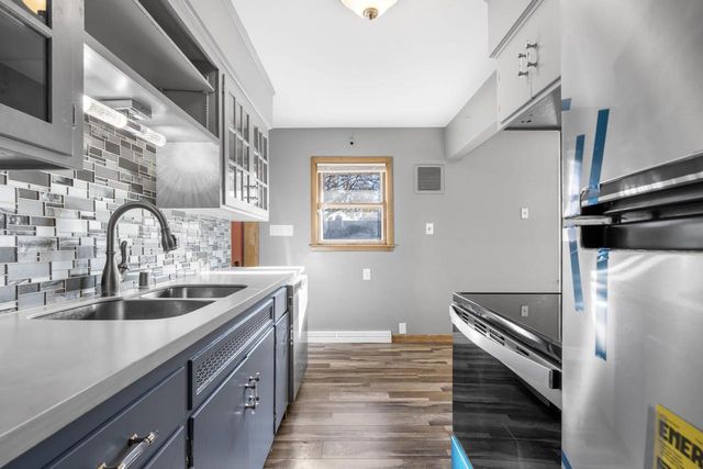 5100 N 66th STREET, Milwaukee, WI 53218