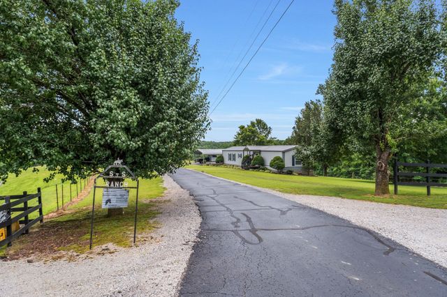 190 Carmack Dr, Lexington, TN 38351