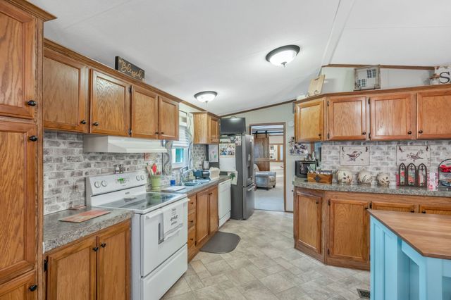 190 Carmack Dr, Lexington, TN 38351