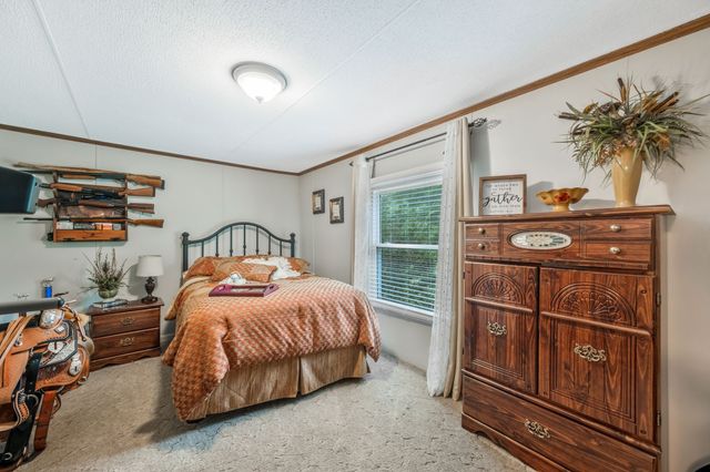 190 Carmack Dr, Lexington, TN 38351