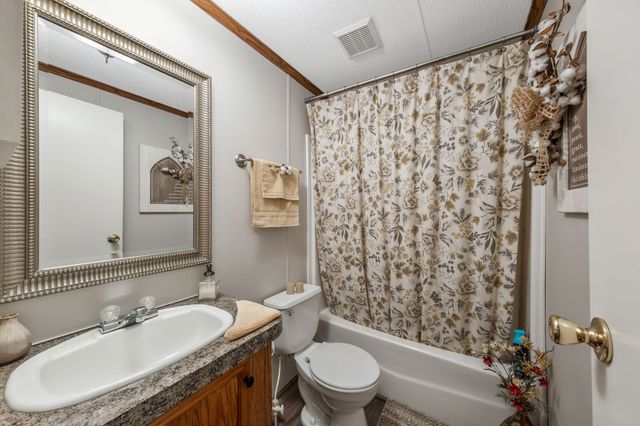 190 Carmack Dr, Lexington, TN 38351