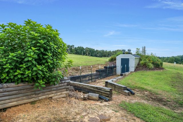 190 Carmack Dr, Lexington, TN 38351