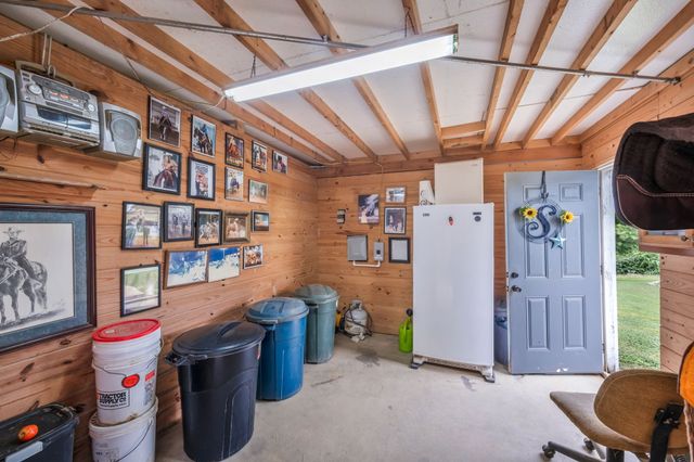 190 Carmack Dr, Lexington, TN 38351