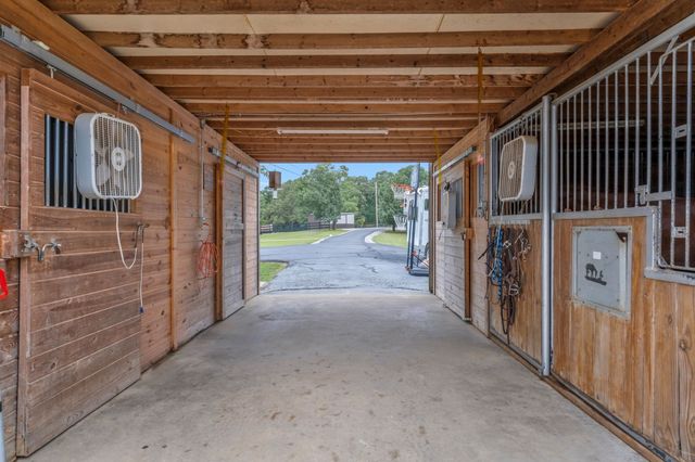 190 Carmack Dr, Lexington, TN 38351