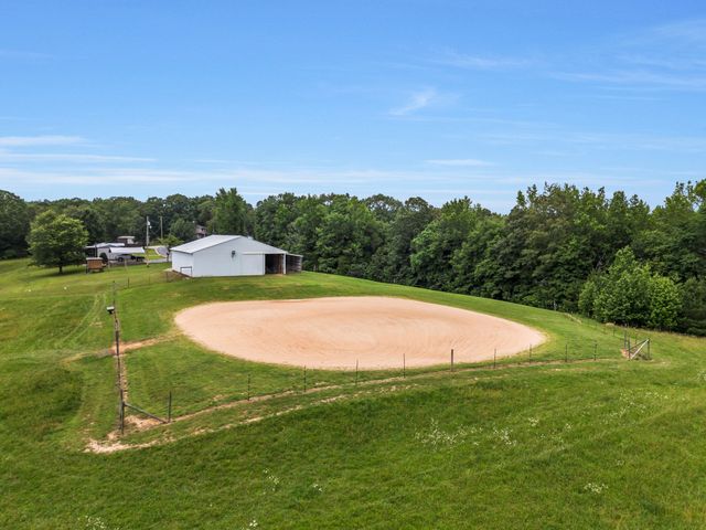 190 Carmack Dr, Lexington, TN 38351