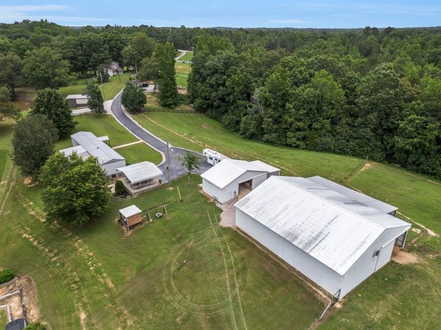 190 Carmack Dr, Lexington, TN 38351