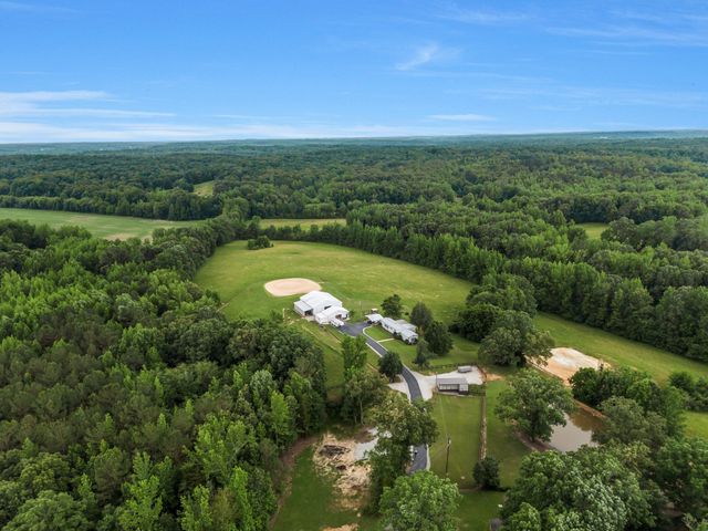 190 Carmack Dr, Lexington, TN 38351