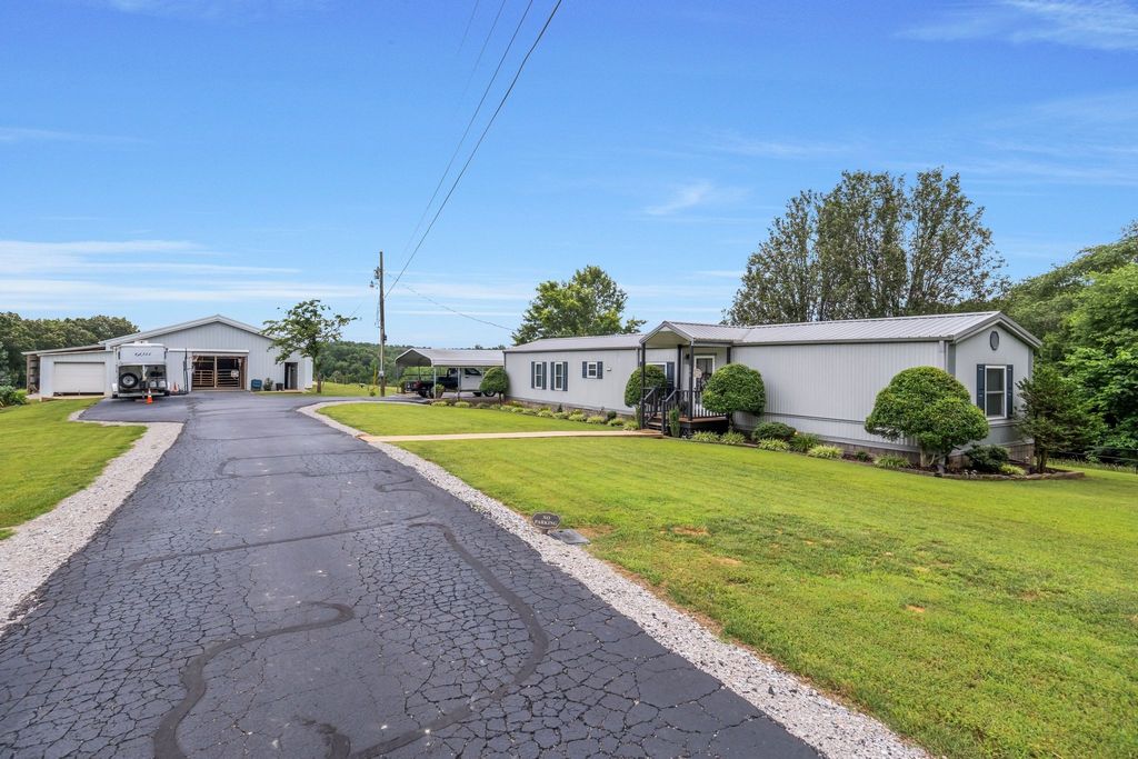 190 Carmack Dr, Lexington, TN 38351