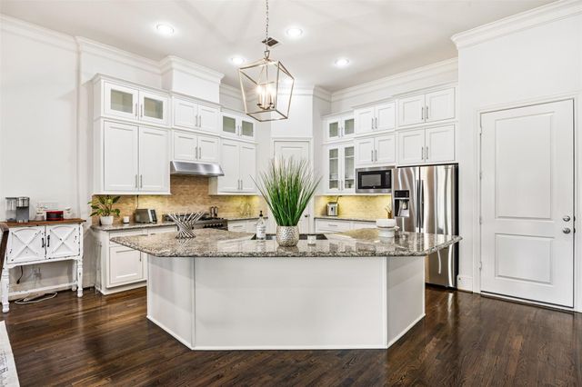 1819 Wrenwood Lakes, Houston, TX 77043