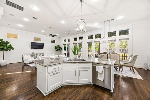 1819 Wrenwood Lakes, Houston, TX 77043