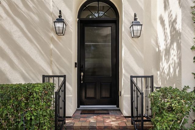 1819 Wrenwood Lakes, Houston, TX 77043