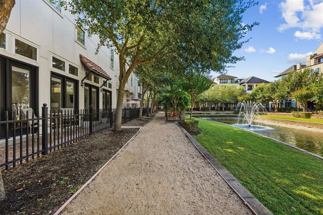 1819 Wrenwood Lakes, Houston, TX 77043