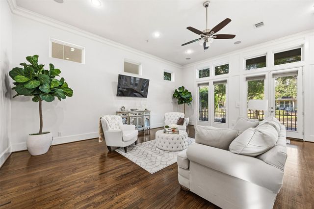 1819 Wrenwood Lakes, Houston, TX 77043