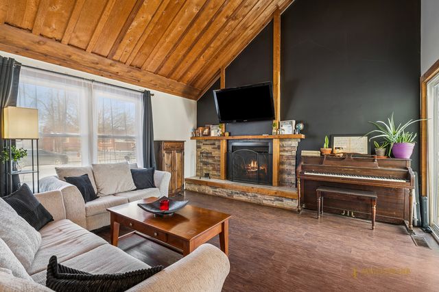 8701 Riley Road, Wonder Lake, IL 60097