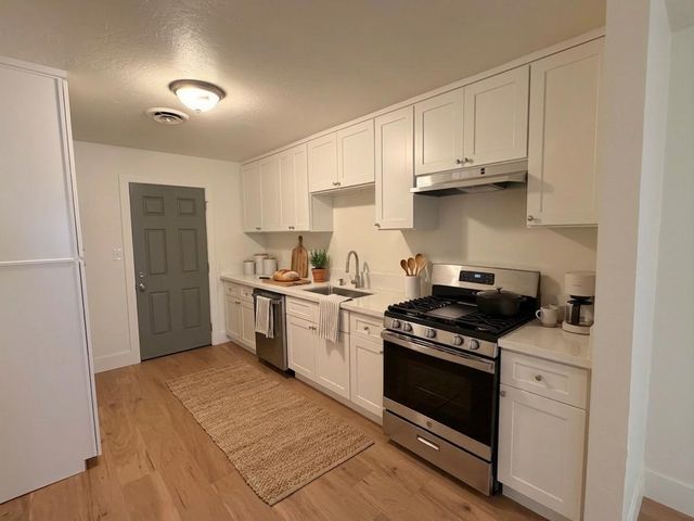 4303 W Hurley Avenue, Visalia, CA 93291