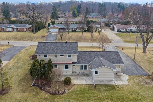 17880 Redvere DRIVE, Brookfield, WI 53045