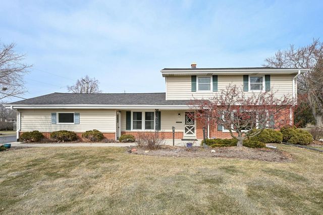 17880 Redvere DRIVE, Brookfield, WI 53045
