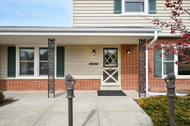 17880 Redvere DRIVE, Brookfield, WI 53045