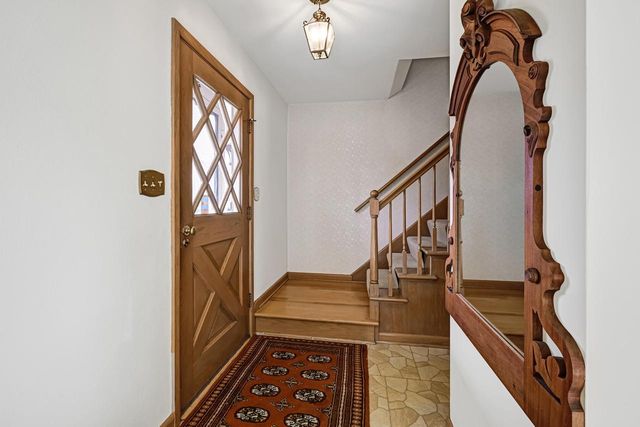 17880 Redvere DRIVE, Brookfield, WI 53045