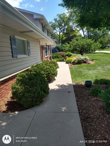 17880 Redvere DRIVE, Brookfield, WI 53045