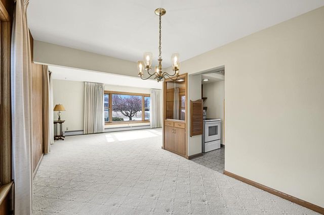 17880 Redvere DRIVE, Brookfield, WI 53045